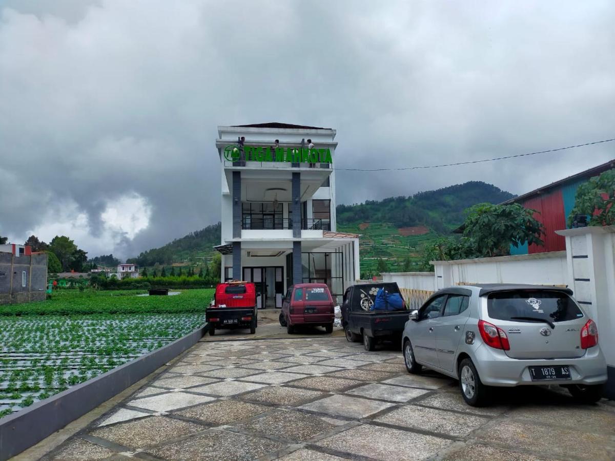 Tiga Mahkota * Diyeng
