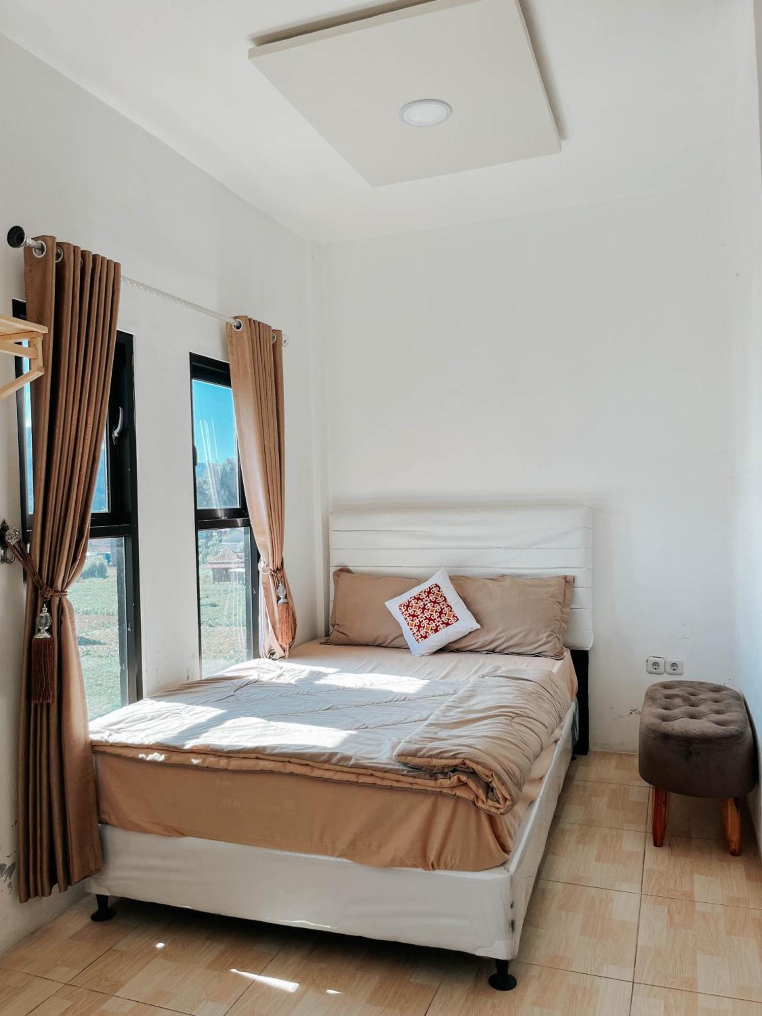 Tiga Mahkota Homestay *