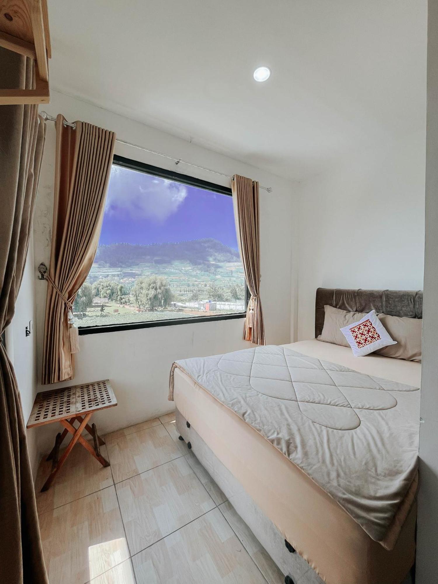 Tiga Mahkota Homestay *